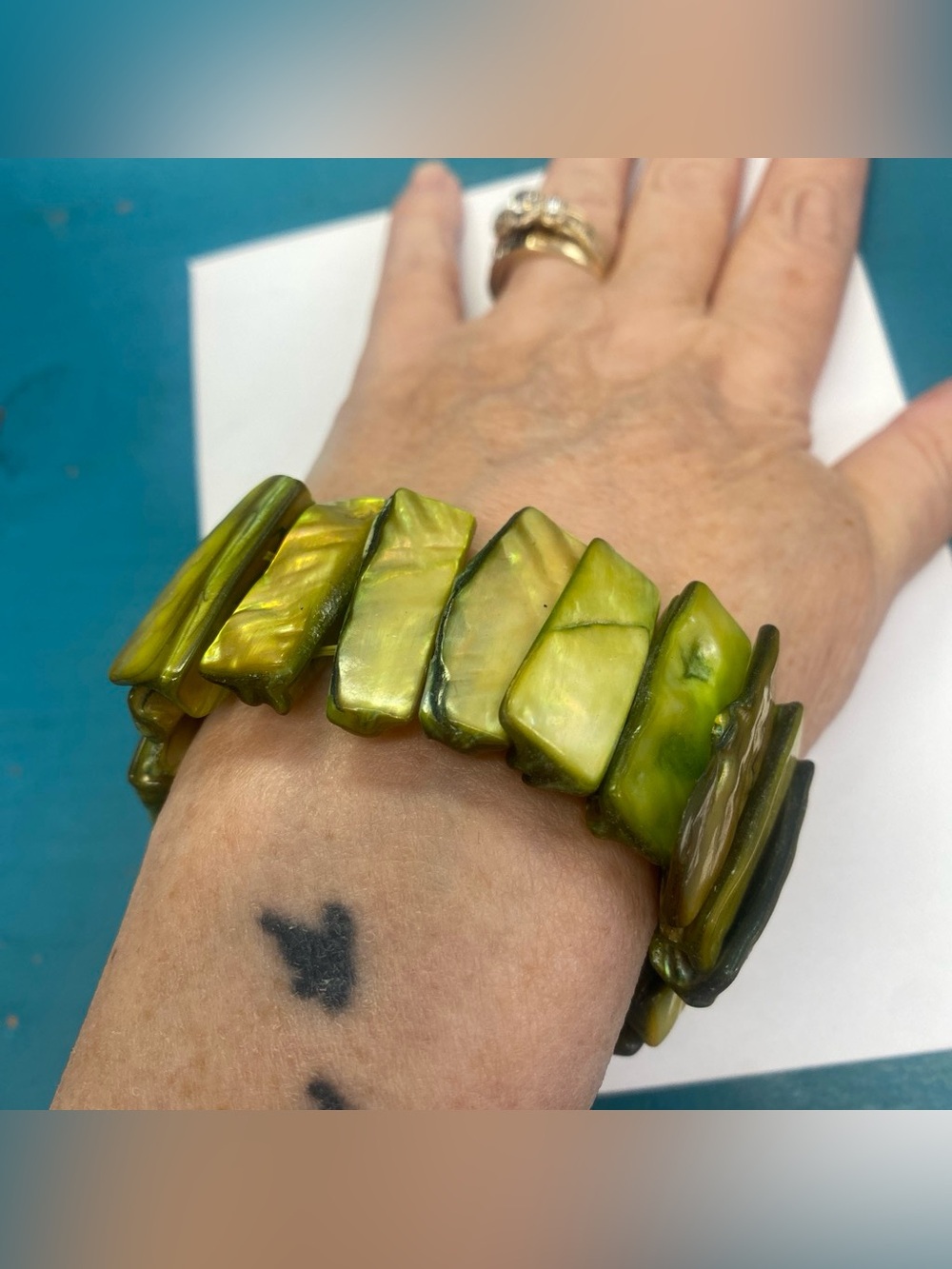 Green Mother-of-Pearl Stretch Bracelet